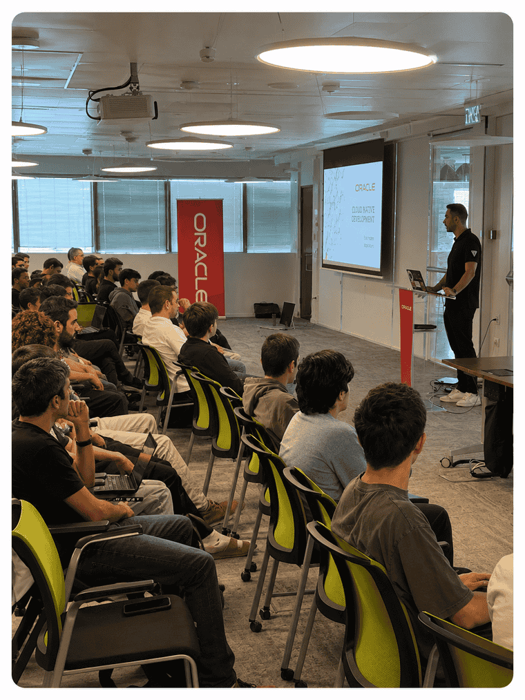 Students at Leaders App tech event with Oracle